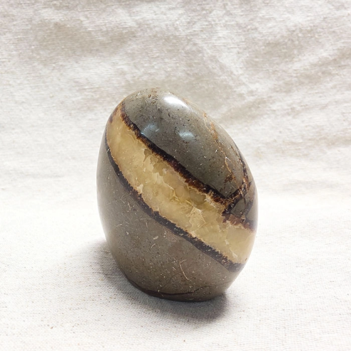 Septarian monolith. Cracks formed over time by the Earth