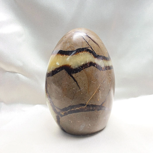Septarian monolith. Cracks formed over time by the Earth