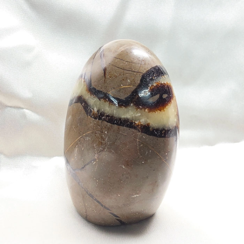 Septarian monolith. Cracks formed over time by the Earth