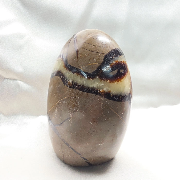 Septarian monolith. Cracks formed over time by the Earth