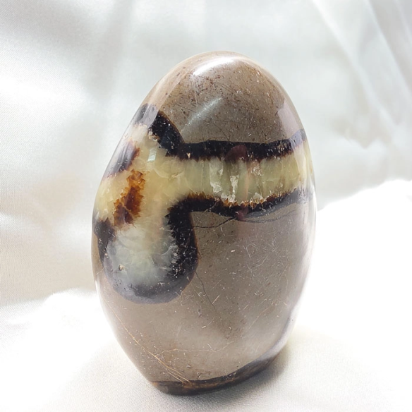 Septarian monolith. Cracks formed over time by the Earth