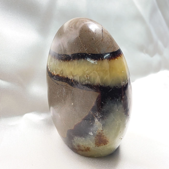 Septarian monolith. Cracks formed over time by the Earth