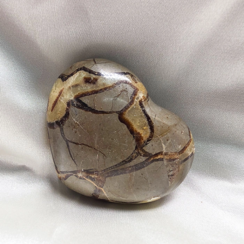 Septarian heart. Cracks formed over time by the Earth