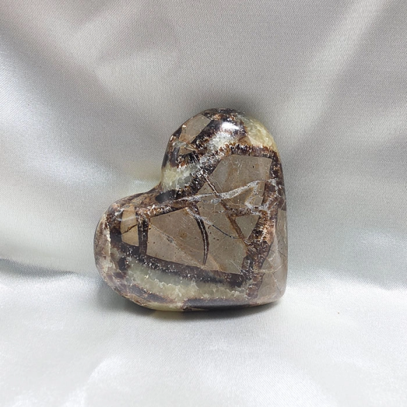 Septarian heart. Cracks formed over time by the Earth