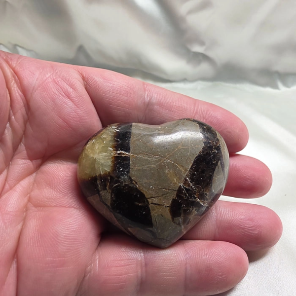 Septarea corazón. Grietas con el tiempo de la Tierra