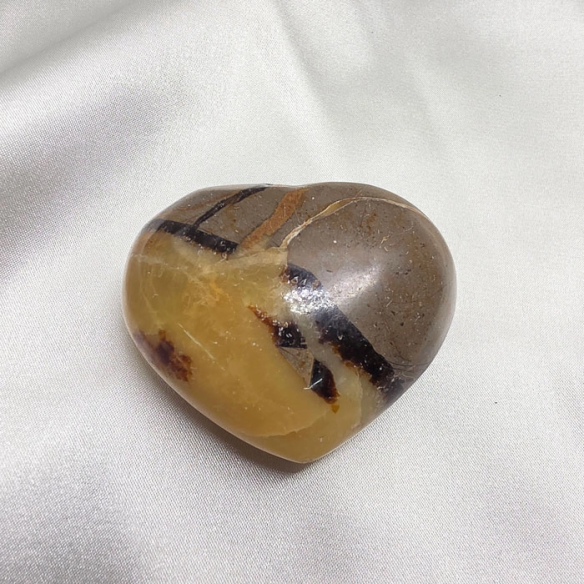 Septarian heart. Cracks formed over time by the Earth