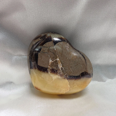 Septarian heart. Cracks formed over time by the Earth