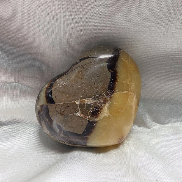 Septarian heart. Cracks formed over time by the Earth