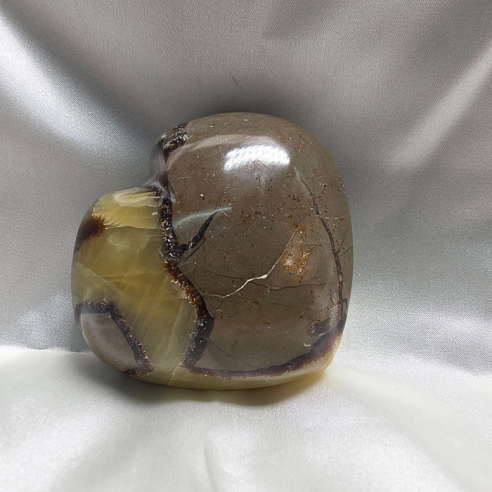 Septarian heart. Cracks formed over time by the Earth