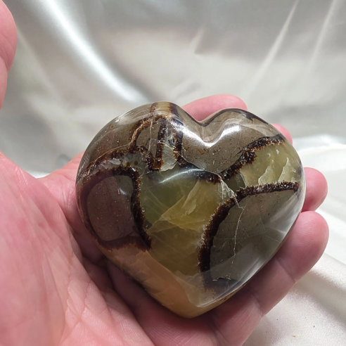 Septarian heart. Cracks formed over time by the Earth