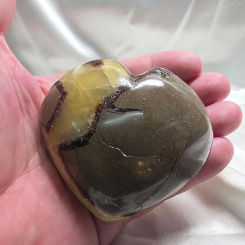 Septària cor. Esquerdes formades per la Terra