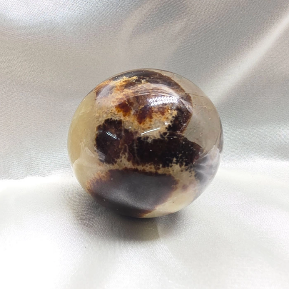 Septària bola. Esquerdes formades per la Terra