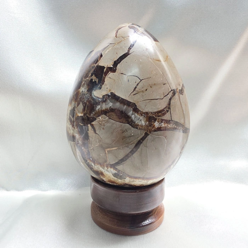 Septarian egg. Cracks formed over time by the Earth