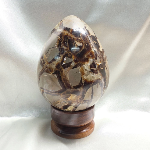 Septarian egg. Cracks formed over time by the Earth