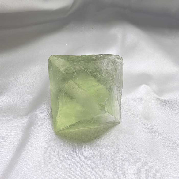 Fluorita octaedro. Claridad mental y equilibrio espiritual