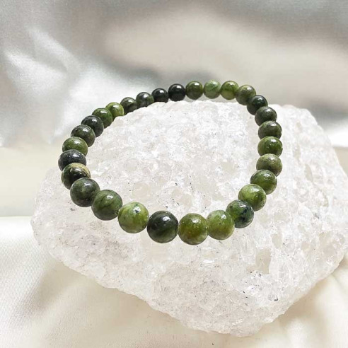 Jade Xiuyan brazalete bola lisa 6mm. Calidez y estabilidad.
