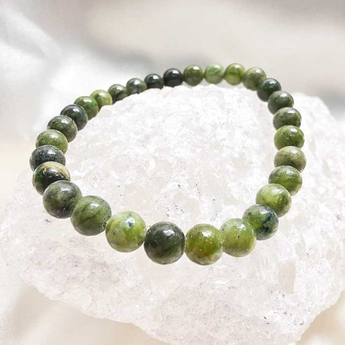 Jade Xiuyan brazalete bola lisa 6mm. Calidez y estabilidad.