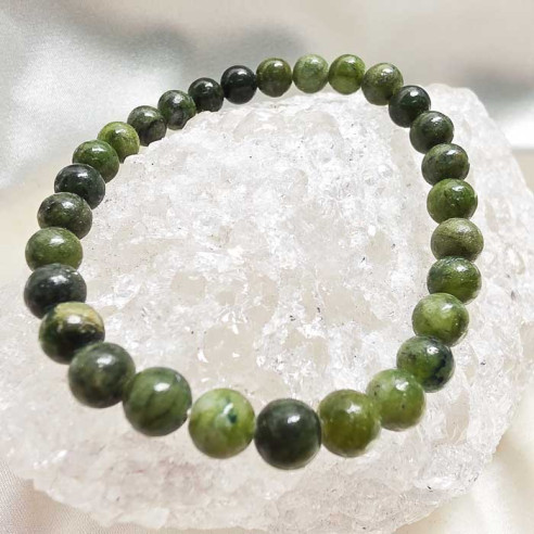 Jade Xiuyan brazalete bola lisa 6mm. Calidez y estabilidad.