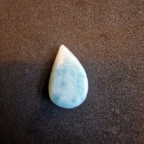 Larimar, cabujón con forma de gota de República Dominicana