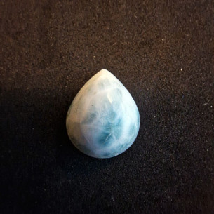Cabochão de larimar em forma de gota da República Dominicana