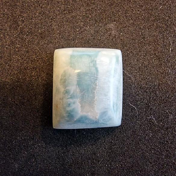 Cabochão de larimar em forma retangular da República Dominicana
