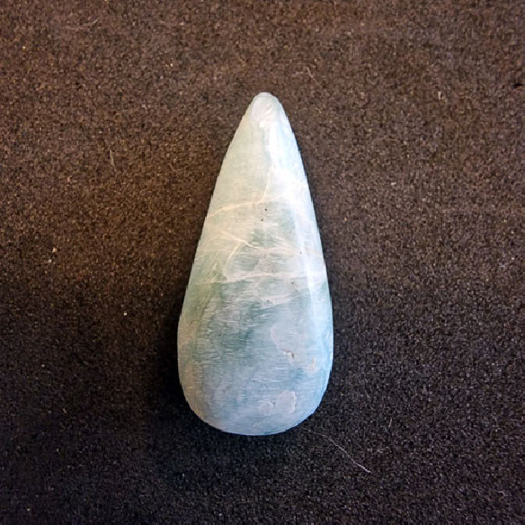 Cabochão de larimar em forma de gota da República Dominicana