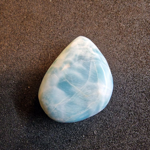 Cabochão de larimar em forma livre da República Dominicana