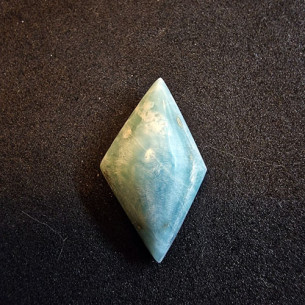 Cabochão de larimar em forma livre da República Dominicana