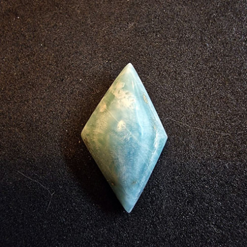 Cabochão de larimar em forma livre da República Dominicana