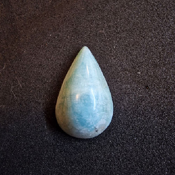 Cabochão de larimar em forma de gota da República Dominicana