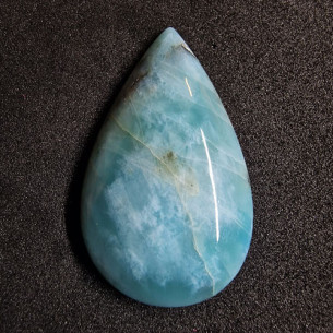 Caboixó de larimar amb forma de gota de la República Dominicana