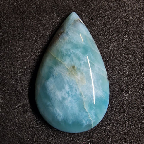 Caboixó de larimar amb forma de gota de la República Dominicana