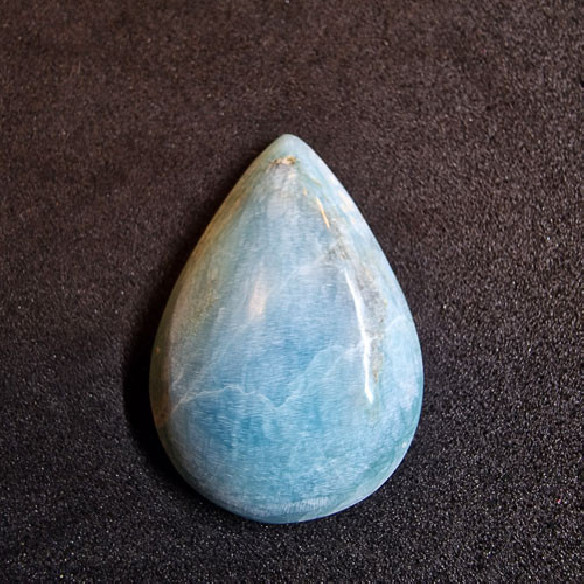 Cabochão de larimar em forma de gota da República Dominicana