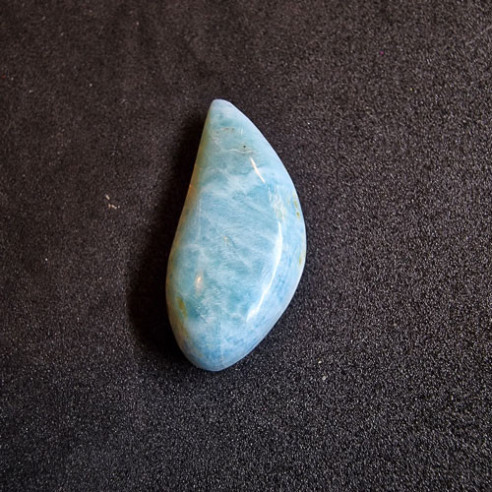 Caboixó de larimar amb forma lliure de la República Dominicana