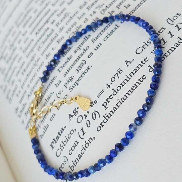 3mm lapis lazuli bracelet with S925 vermeil clasp on vintage mineralogy book