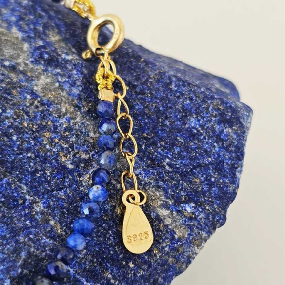 Vermeil silver clasp with S925 stamp on lapis lazuli bracelet on raw mineral