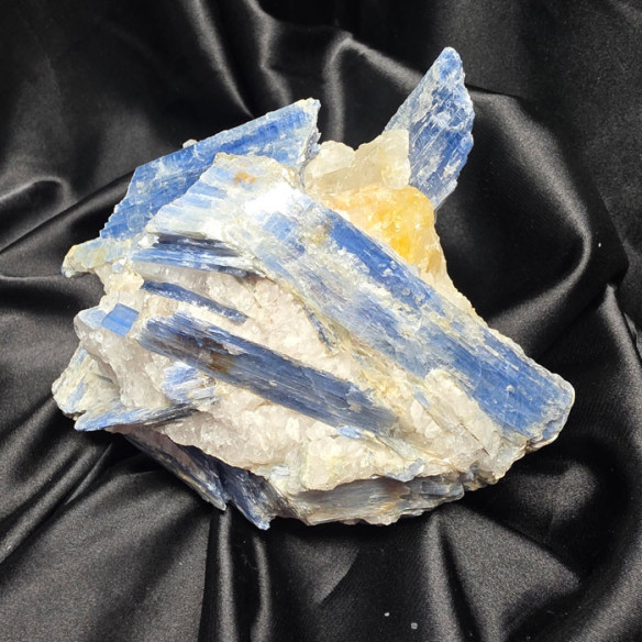 Kyanite in matrix. Minas Gerais, Brazil. Fragments of sky