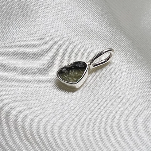 Moldavita Penjoll en Plata · Peça Única | Cristalljoia