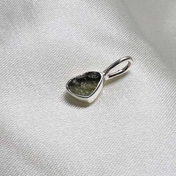 Moldavite Pendente em Prata · Peça Única | Cristalljoia
