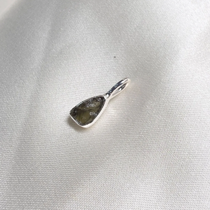 Moldavite Pendente em Prata · Peça Única | Cristalljoia