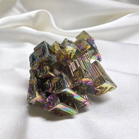 Bismut Recristal·litzat | Geometria i Color | Cristalljoia