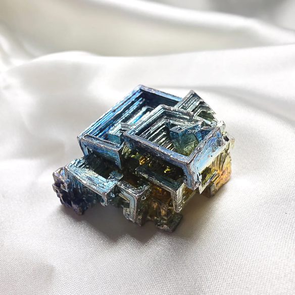 Recrystallized Bismuth | Geometry & Colour | Cristalljoia