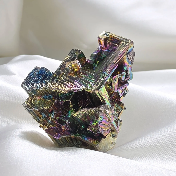 Recrystallized Bismuth | Geometry & Colour | Cristalljoia