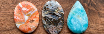 Cabujones de mineral, joyas que reflejan la belleza de la tierra
