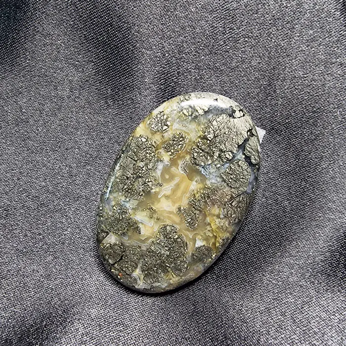 cabuj&oacute;n de mineral