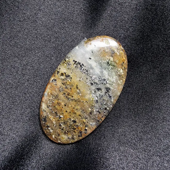 cabuj&oacute;n de mineral