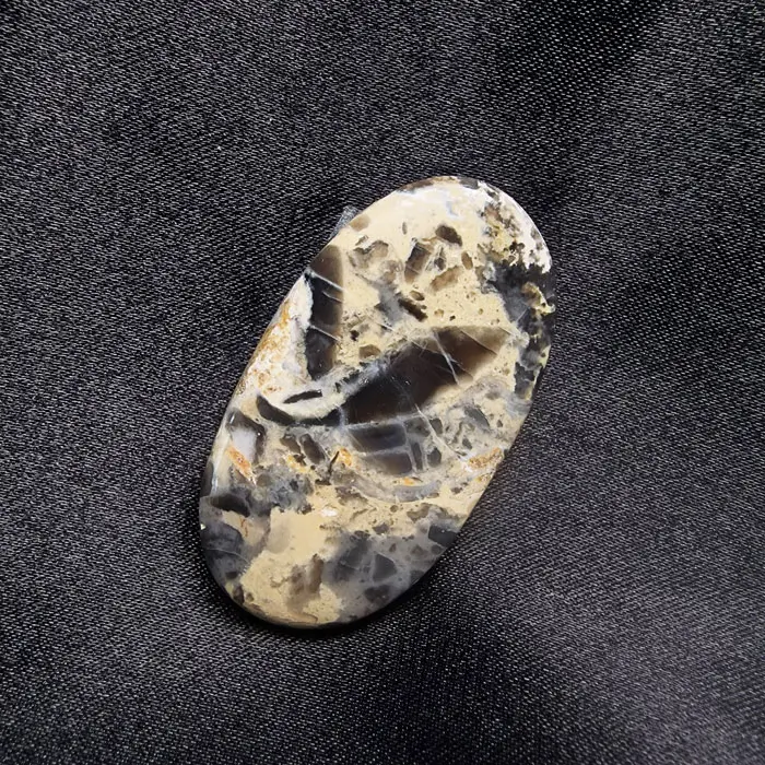 cabuj&oacute;n de mineral