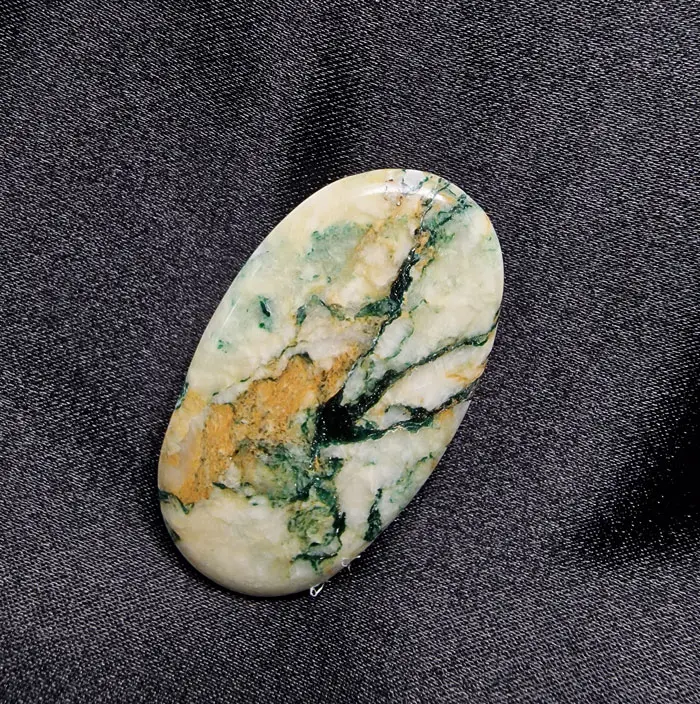 cabuj&oacute;n de mineral