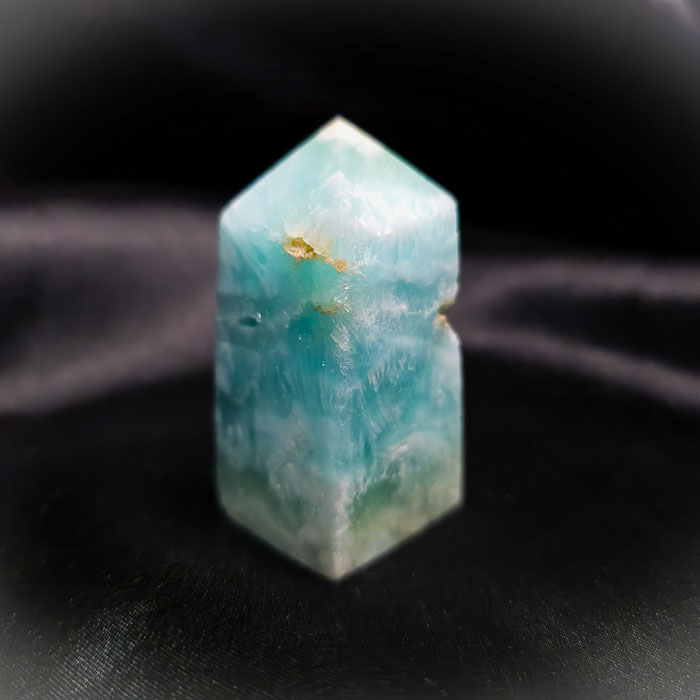 Hemimorfita en Cristalljoia, minerales en el centro de Barcelona