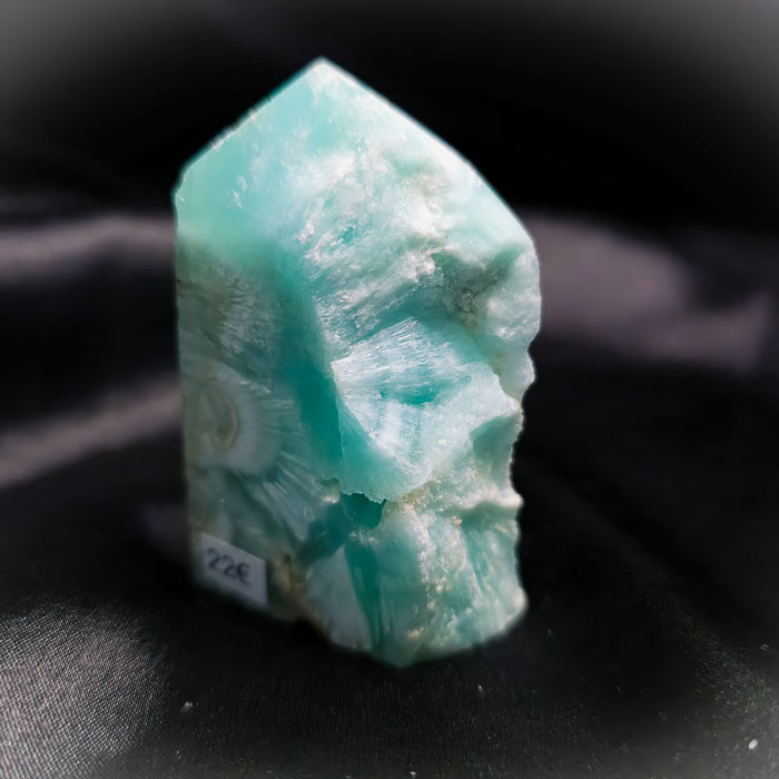 Hemimorfita en Cristalljoia, minerales en el centro de Barcelona